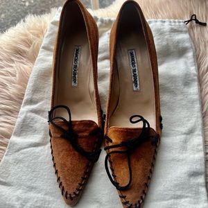 Manolo Blahnik Suede Whipstitch Trim Pumps Size 37.5